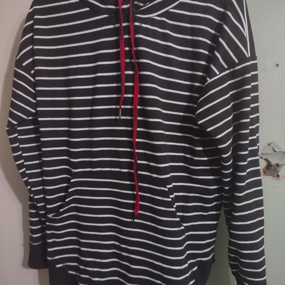 Woman's Black and White Striped Maurices Hoodie size‎ Medium